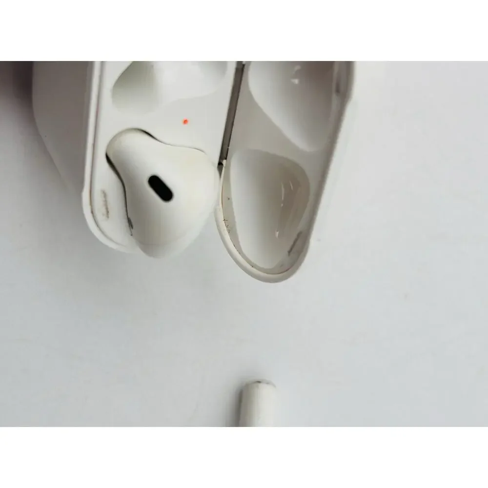 2 Right Side Apple AirPods 2nd Generation Earbuds And Case For Parts And Repair